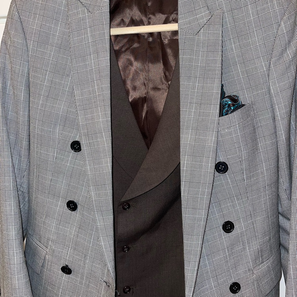 Suit - Picture 2 of 3